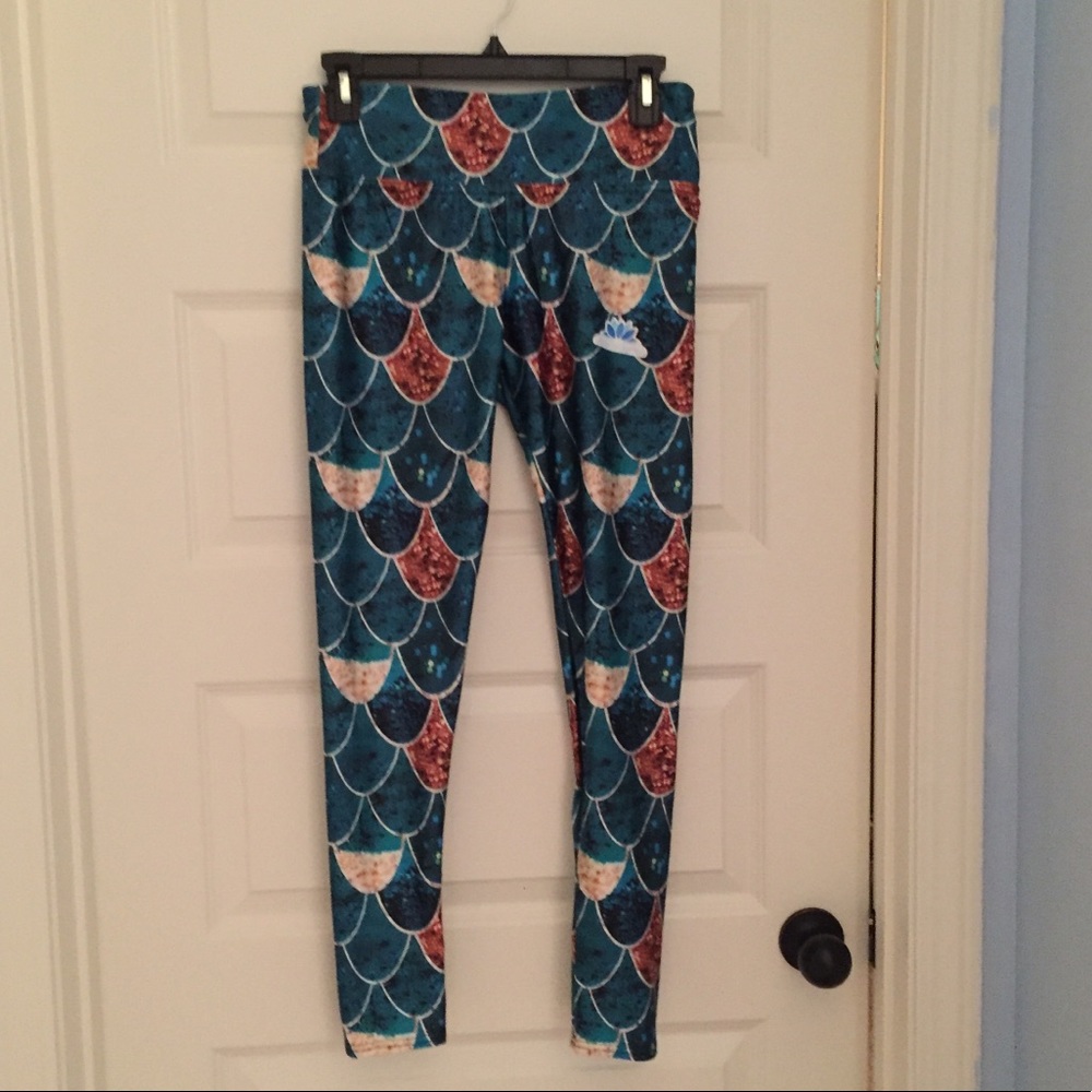 Mermaid leggings, fits like a medium NWOT